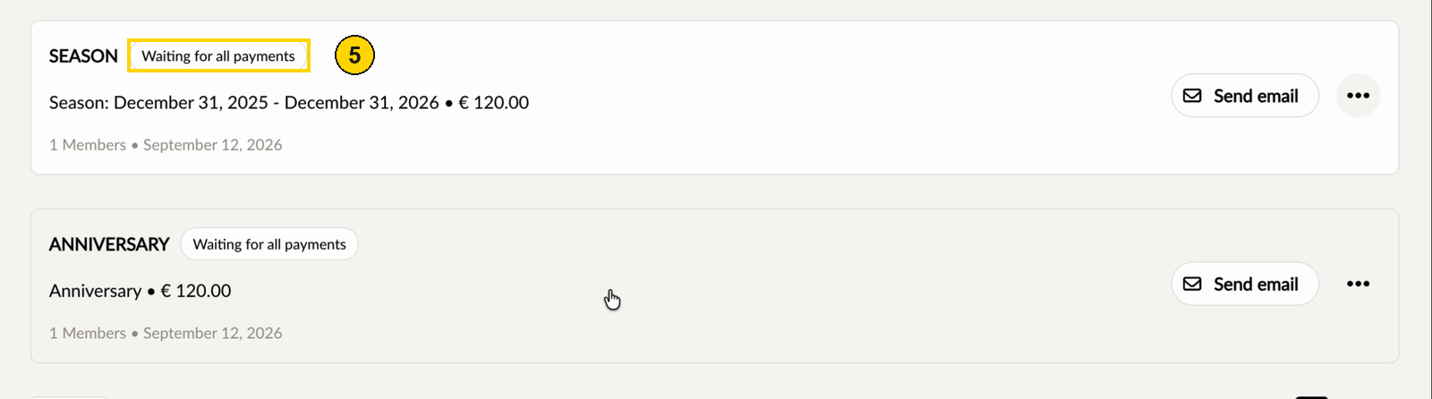 Het overzicht met twee batches en de status Waiting for all payments